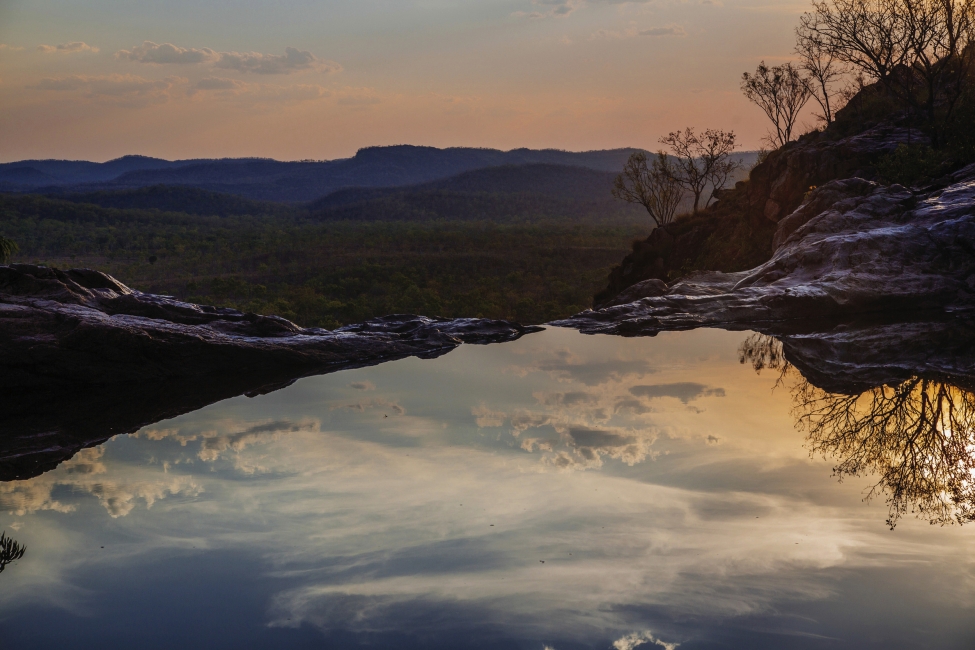 Au sommet des chutes de Gunlom le soir, parc national de Kakadu