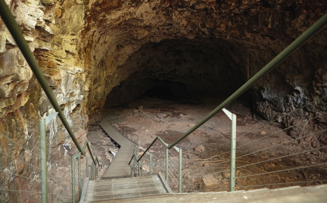 Grotte dans le parc national d'Undara Volcanic