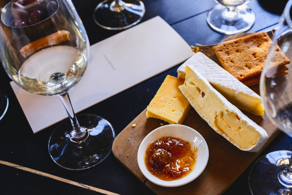 Dégustation de vins et de fromages dans les Winelands