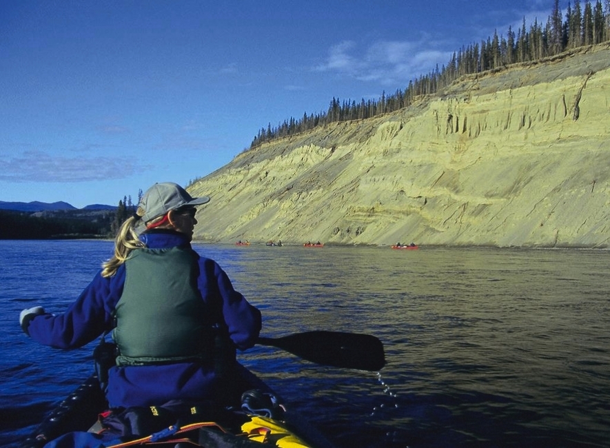 Canoë sur le fleuve Yukon