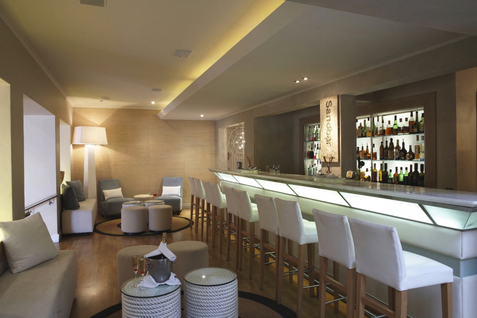 Salon avec bar de l'hôtel The Plettenberg